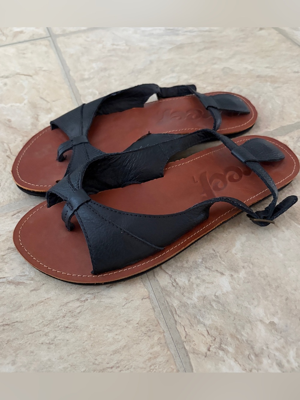 Reef Leather Adjustable Strappy Sandals Size 7 Black Flat
Boho Casual